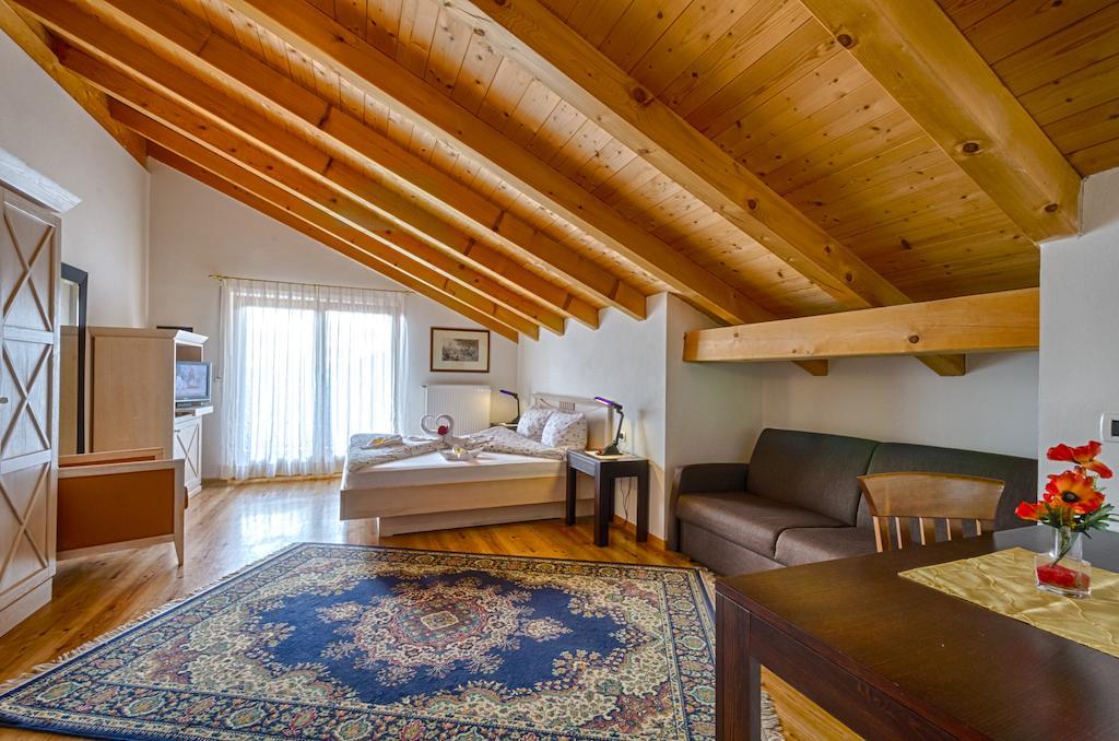 Hotel & Residenz Traubenheim Nalles Pokoj fotografie
