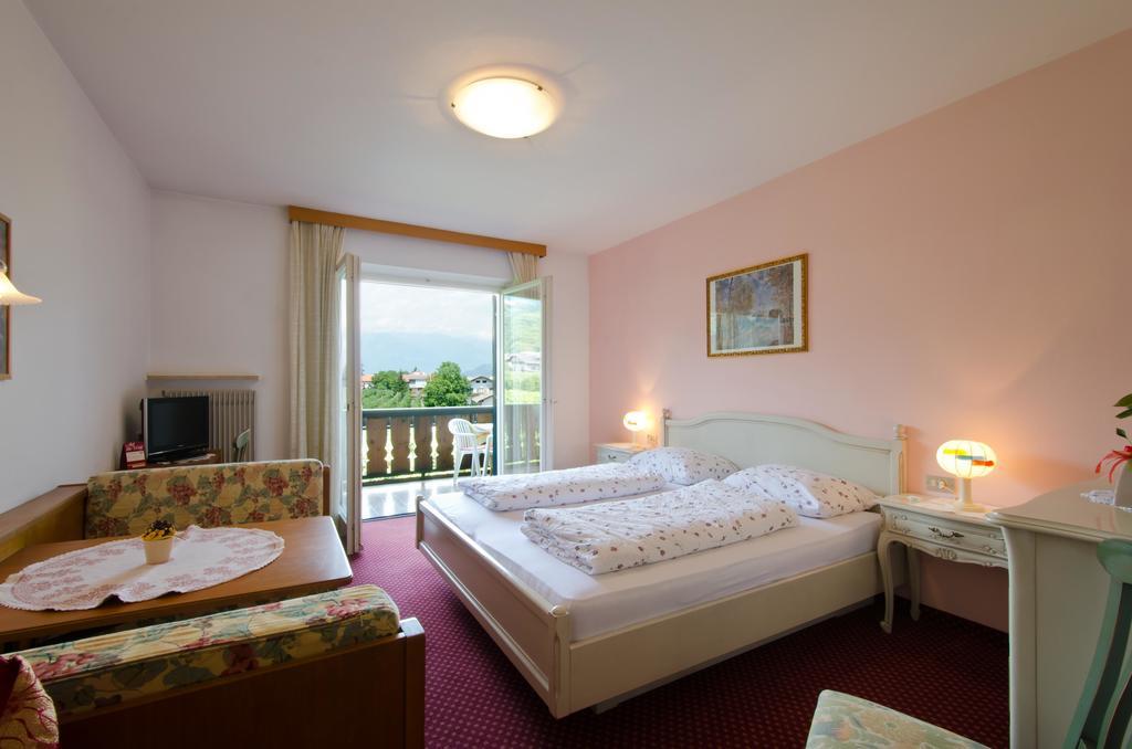 Hotel & Residenz Traubenheim Nalles Pokoj fotografie