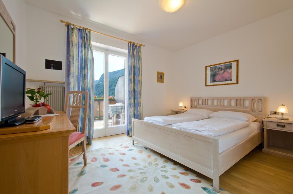 Hotel & Residenz Traubenheim Nalles Pokoj fotografie